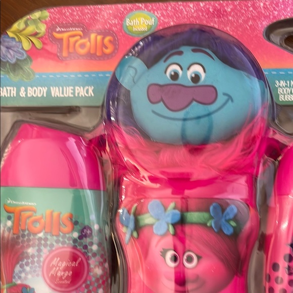 Dreamworks Pink and Blue Bath & Body Set with Trolls Characters - Picture 5 of 13